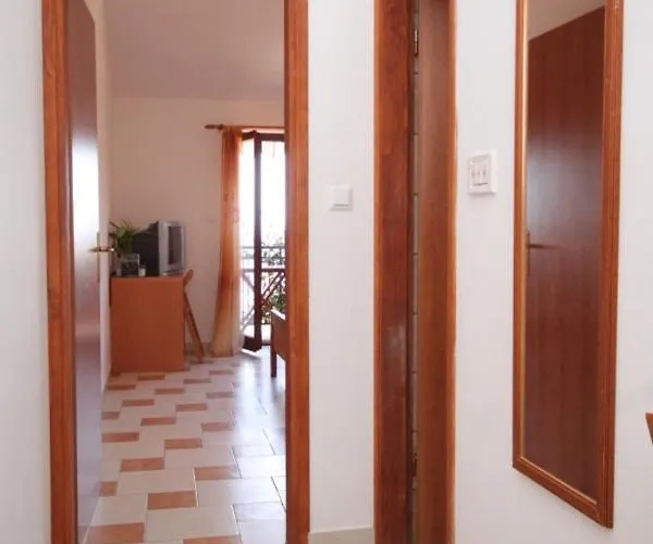 Apartment By The Sea Milna, Hvar - 8795