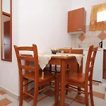 Apartment By The Sea Milna, Hvar - 8795